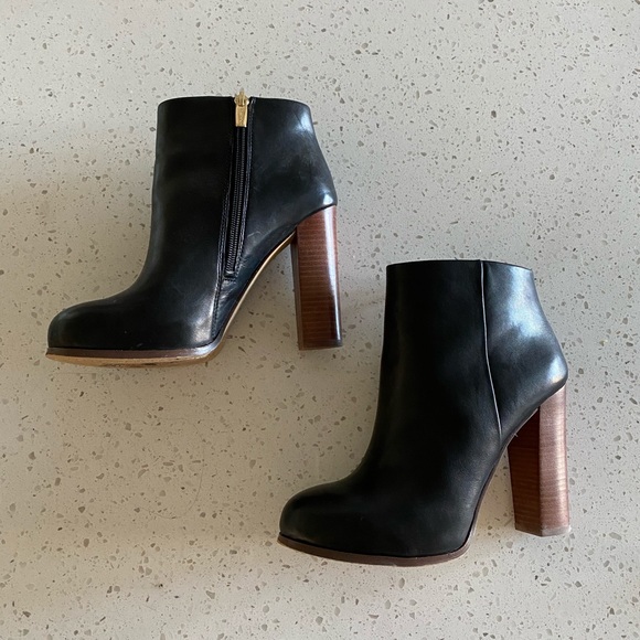 Vince Camuto Shoes - Vince Camino black leather booties